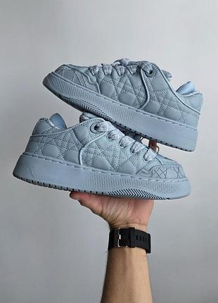 B9s skate  
• ice blue • 5