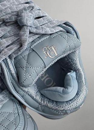 B9s skate  
• ice blue • 9