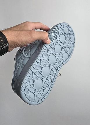 B9s skate  
• ice blue • 8