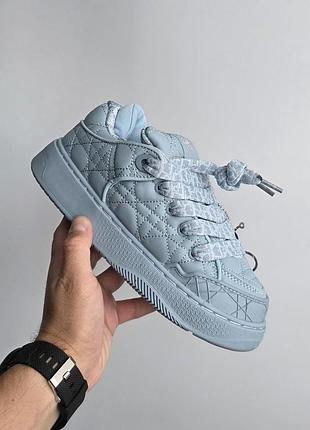 B9s skate  
• ice blue •