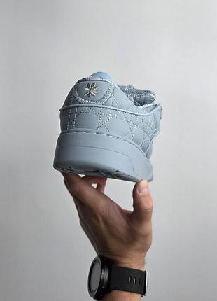 B9s skate  
• ice blue • 7