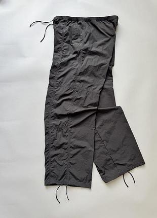 Широкі штани(парашути) від divided h&m. ciрого кольору, розмір м–l