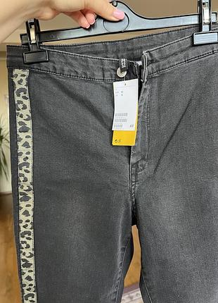 Джинси жіночі h&m сірі з леопардовим принтом, розмір 34-36
