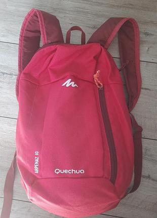 Рюкзак бренда quechua