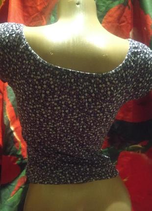 Ніжна блузка топ в дрібний квітково-зірковий принт3 фото
