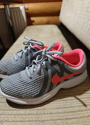 Кросівки жіночі nike сірі з рожевим