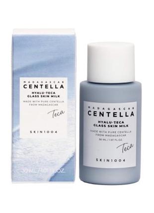 Зволожуюча молочна есенція для гладкості та сяйва шкіри skin 1004 madagascar centella hyalu-teca glass skin milk 30ml