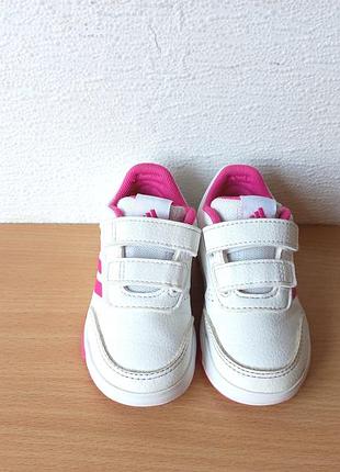 Круті кросівки adidas 21 р. устілка 13,7 см.