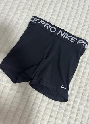 Жіночі спортивні шорти nike pro чорного кольору