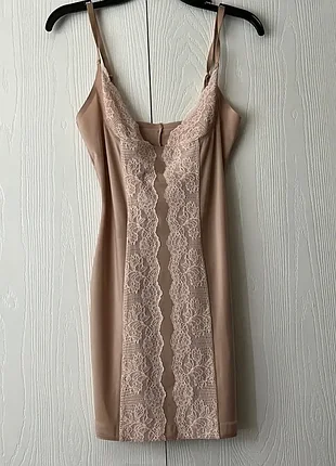 Коригуюча комбінація victoria's secret so curvaceous, розмір м, тілесний колір (білизна під сукню)