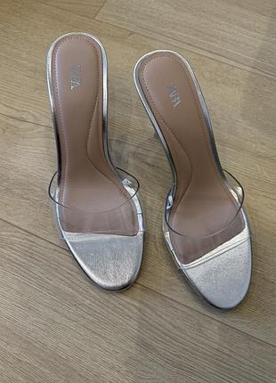 Стильні мюлі zara