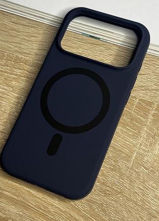 Силиконовый чехол на iphone 18 pro с magsafe, темный синий матовый с мягкой подкладкой silicone case