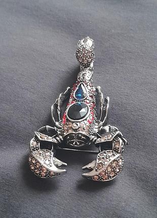 Брошь скорпиона со стразами 3