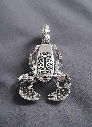 Брошь скорпиона со стразами 4