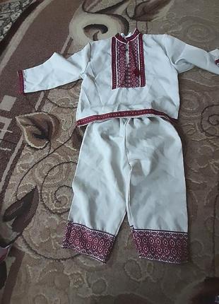 Вишиванка для хлопчика, біла з червоним орнаментом