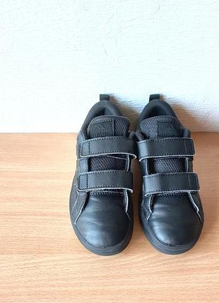 Класні кросівки adidas 31,5 р. устілка 20,7 см