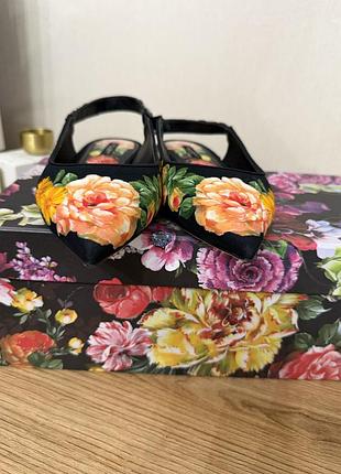 Туфлі жіночі dolce&gabbana слінгбеки з квітковим принтом, чорні