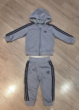 Костюм adidas на 9-12мес, 74-80см