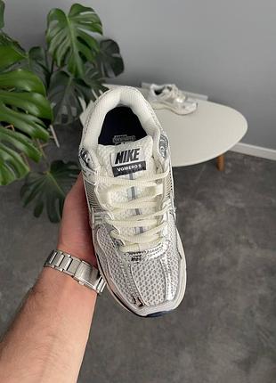 Кросівки жіночі nike zoom vomero 5 photon dust fd0884-025 білі, сріблясті