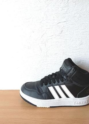Классные кроссовки adidas 30,5 р. стелька 19,5 см.