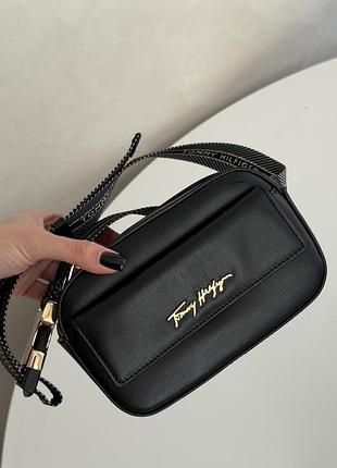 Бананка жіноча tommy hilfiger чорна шкіряна