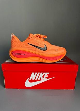 Уцінка бігові кросівки nike zoomx vomero plus orange/black