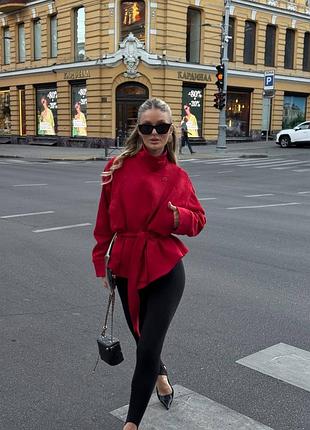 Жіночий короткий замшевий тренч на гудзиках з відкладним коміром з поясом з кишенями
