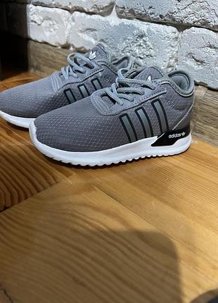 Кросівки adidas 24 розмір оригінал
