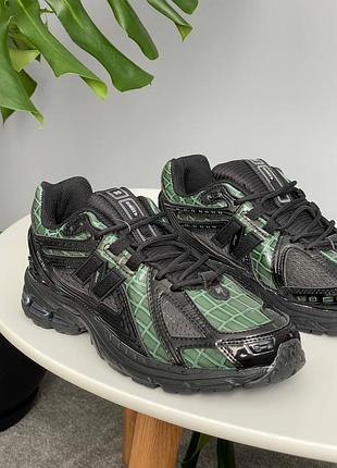Кросівки чоловічі new balance 1906r m1906rge чорні із зеленим