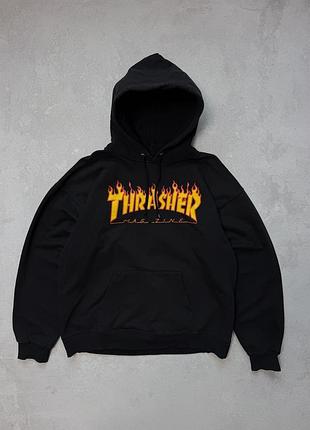 Чорне чоловіче худі від бренду thrasher magazine з капюшоном та кишенями