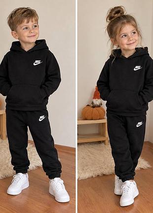Костюм nike🔥 розмір 104(3-4р) стан- чудовий, колір насичений, на штанах є трішки катишок( прибираються машинкою)