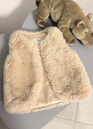 Жилетка для дівчинки mothercare бежева хутряна 1-2 роки