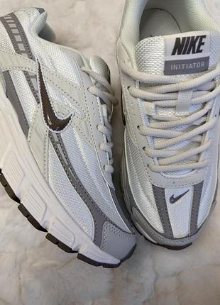 Nike initiator beige/white 3