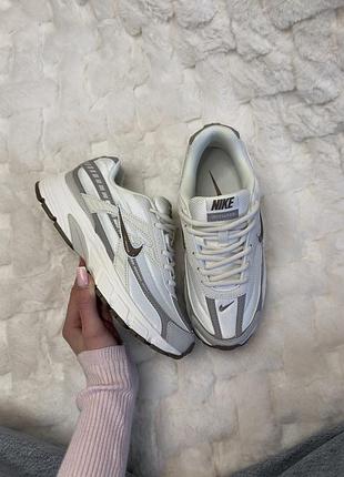 Nike initiator beige/white 4