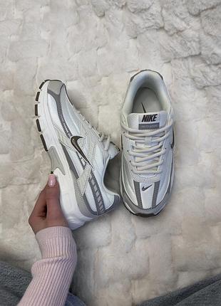 Nike initiator beige/white 5