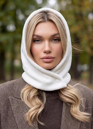 Жіночий стильний білий капор з екохутра