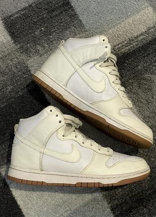 Nike dunk high "sail/gum" 27 см високі данки, стан 8,5/10. підошва та задники в ідеальному стані. потрібна попрати шнурки. кросівки унісекс найк данк