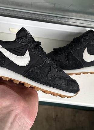 Кросівки nike internationalist чорні, розмір 37.5, довжина устілки 23.5 см, матеріал нейлон та замша оригінал найк