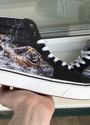 Кросівки ексклюзивні vans sk8-hi х discovery колаборація чорні з принтом, розмір 40.5 ,устілка 25,5 см оригінал ванс