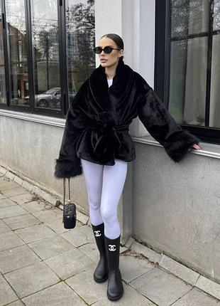 Жіноча шуба чорна утеплена