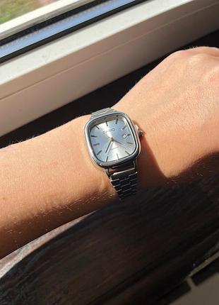 Женские часы casio — классический кварцевый, серебристый прямоугольный корпус, аналоговый циферблат, дата