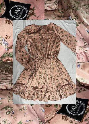 Розовое платье с цветочным принтом 🌸