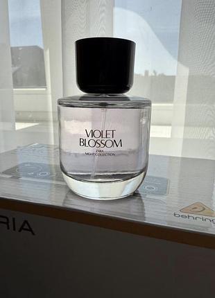 90 ml violet blossom від zara - це парфум для жінок, належить до групи ароматів квіткові. violet blossom був випущений в 2019. верхня нота: цвіт вишн