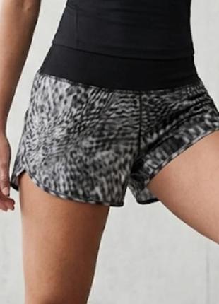 Спортивні шорти nike. /38