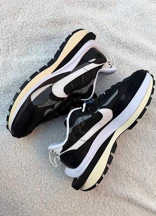 Nike vaporwaffle sacai black white 4