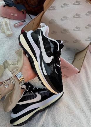 Nike vaporwaffle sacai black white 5
