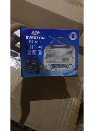 Портативний радіоприймач із сонячною батареєю, bluetooth та ліхтариком