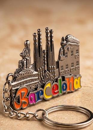 Металлический сувенирныйбрелок для ключей «барселона»
(barcelona) испания (храм синтеза семейства / sagrada família, архитектура гауди).