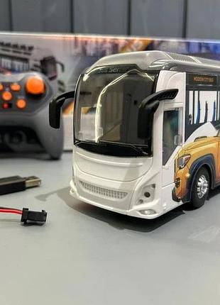 Автобус на радіокеруванні підсвічування звук 30 см 1:24 білий (295-3)