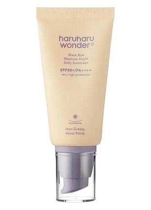 Увлажняющий, не жирный солнцезащитный крем haruharu wonder black rice moisture airyfit daily sunscreen spf50+/pa++++